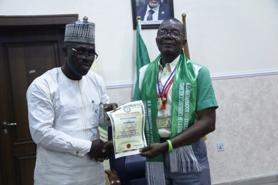 UNIOSUN Vice-Chancellor receives CESVO Award